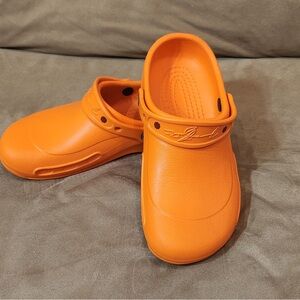 Crocs - Batali Orange Slip Resistant Clogs - RARE